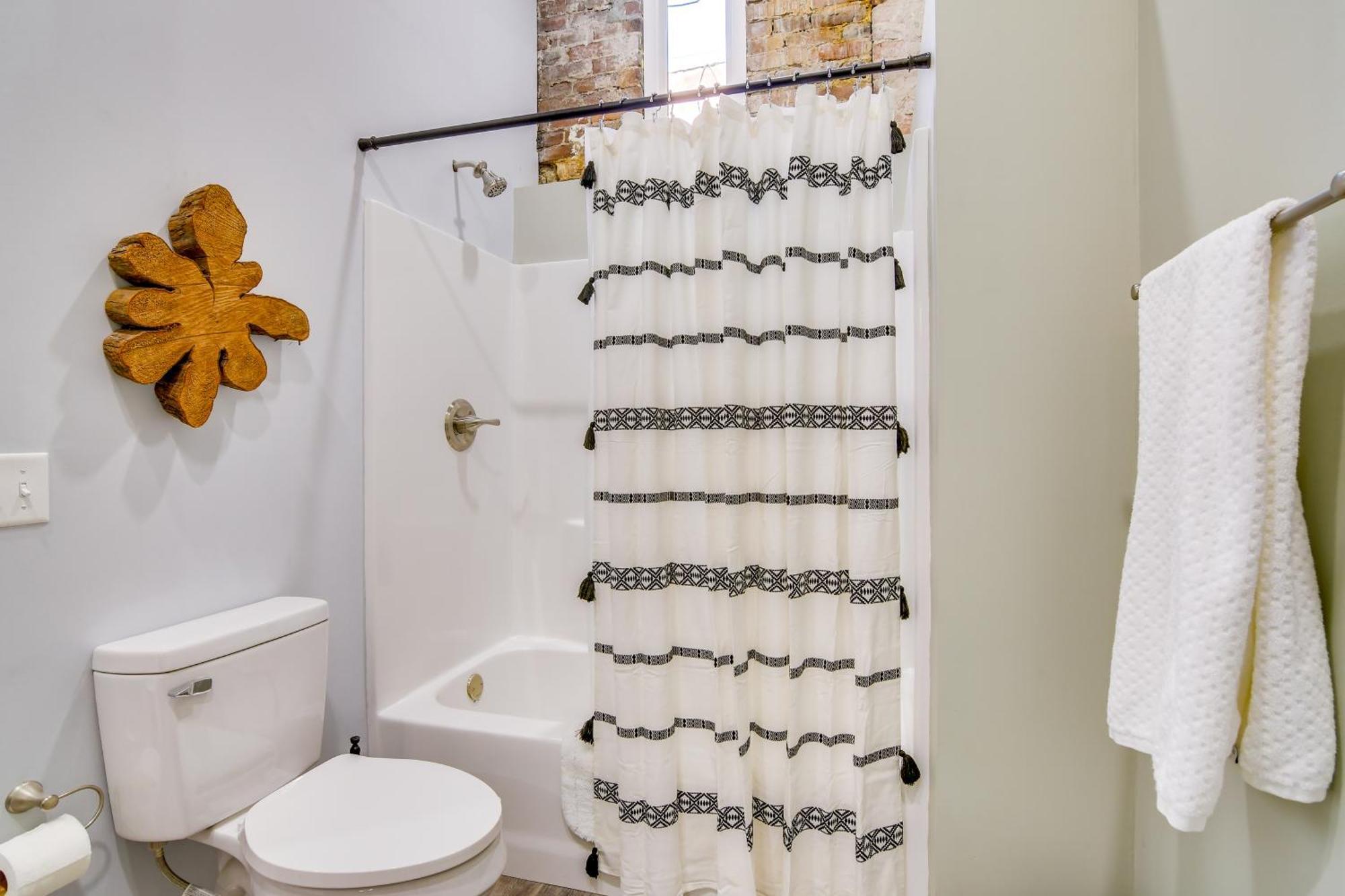 Dtwn Loft In The Heart Of Monett Pets Welcome! Екстериор снимка