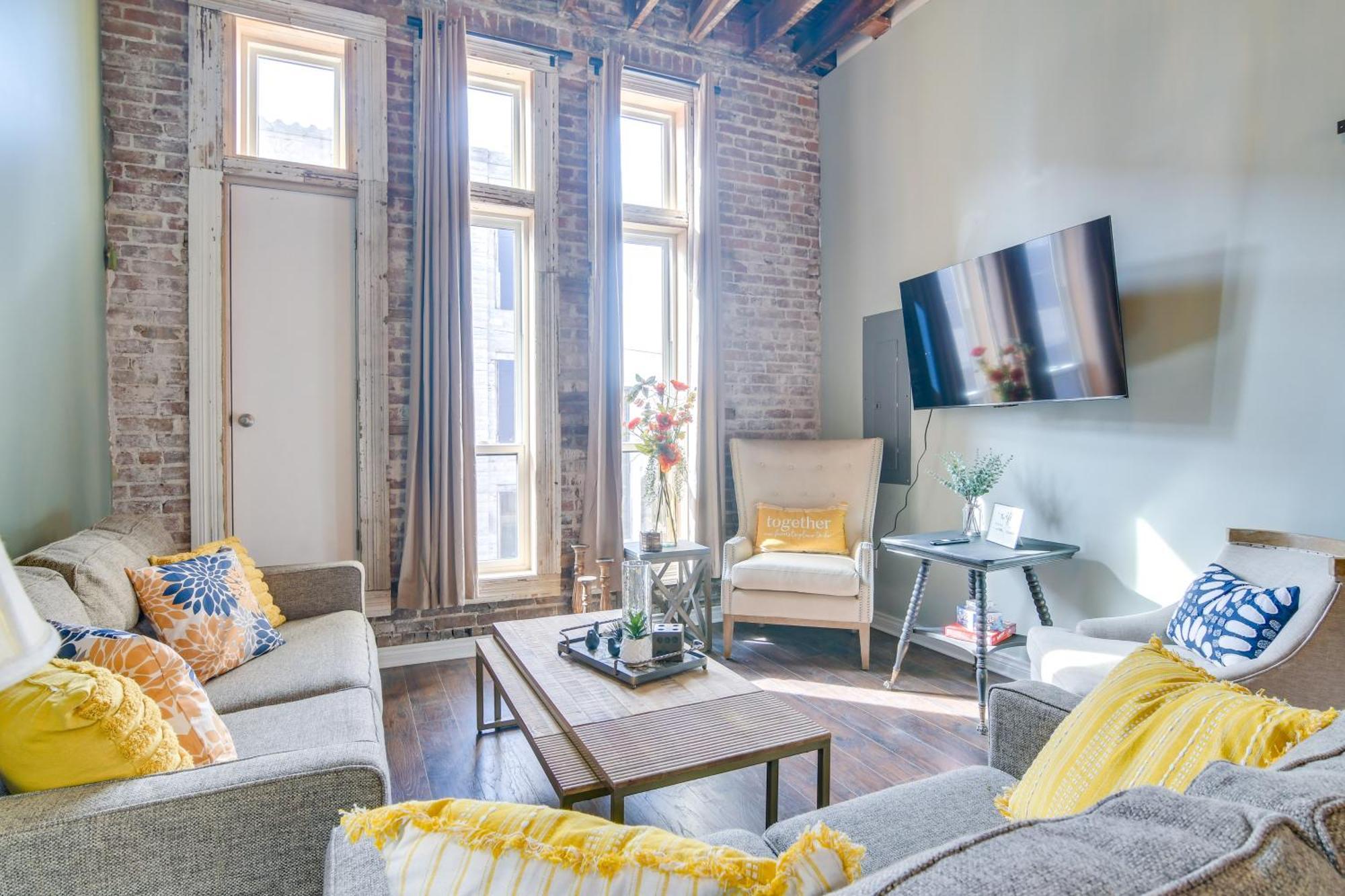 Dtwn Loft In The Heart Of Monett Pets Welcome! Екстериор снимка